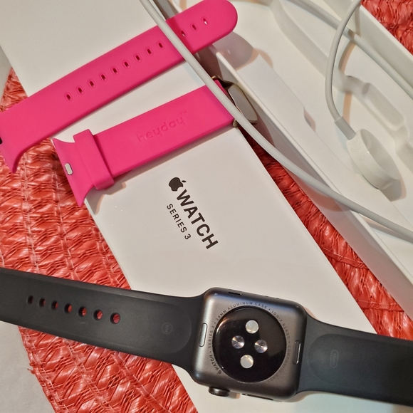 Apple Watch Series 3 GPS 38mm - Picture 2 of 4